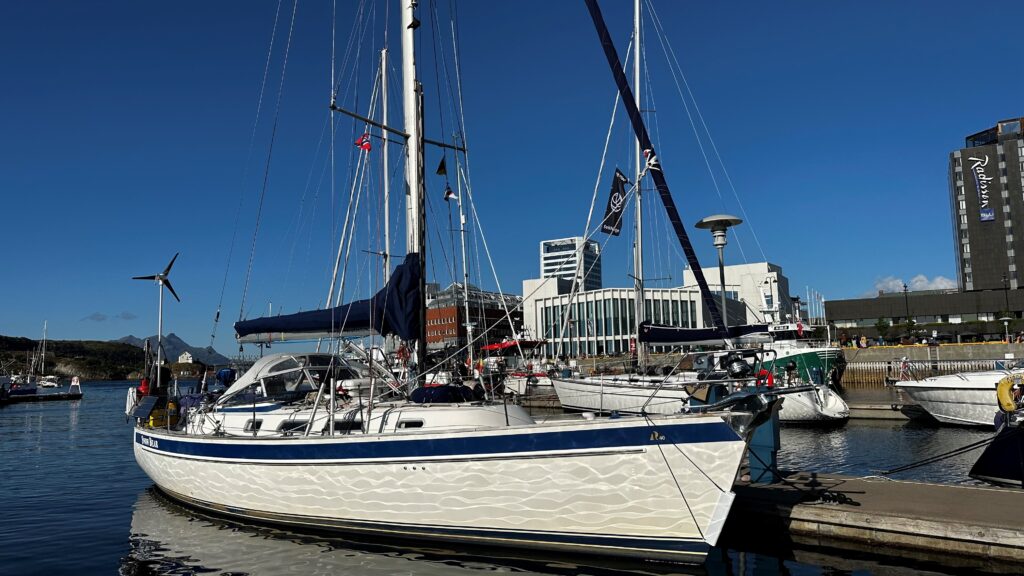 picture of snow bear at a mooring in bodo harbour Norway